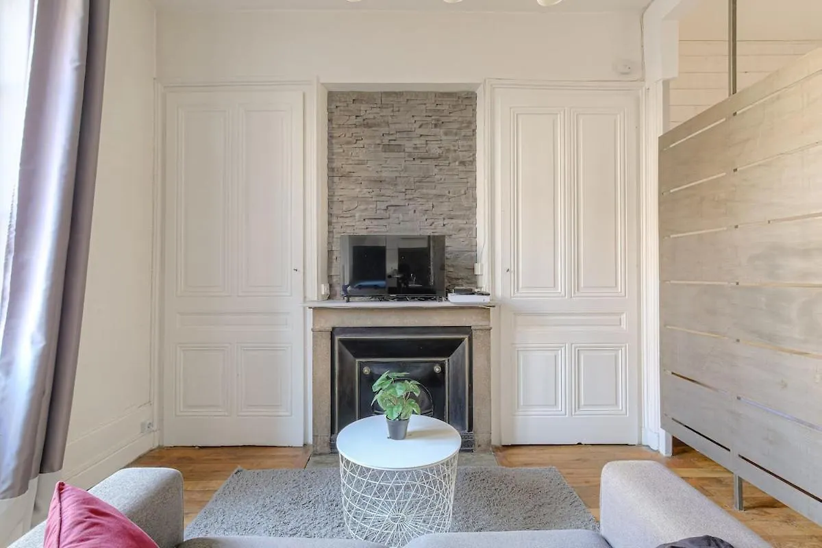 Joli Studio Fonctionnel, 2 Personnes, Charpennes Villeurbanne 0*,  France